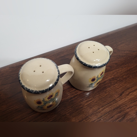 Vintage Home & Garden Party Sunflower Salt And Pepper Shaker Set - Picture 3 of 4